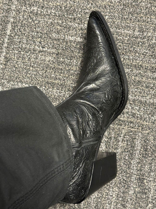 SILKY CARVED BOOTS