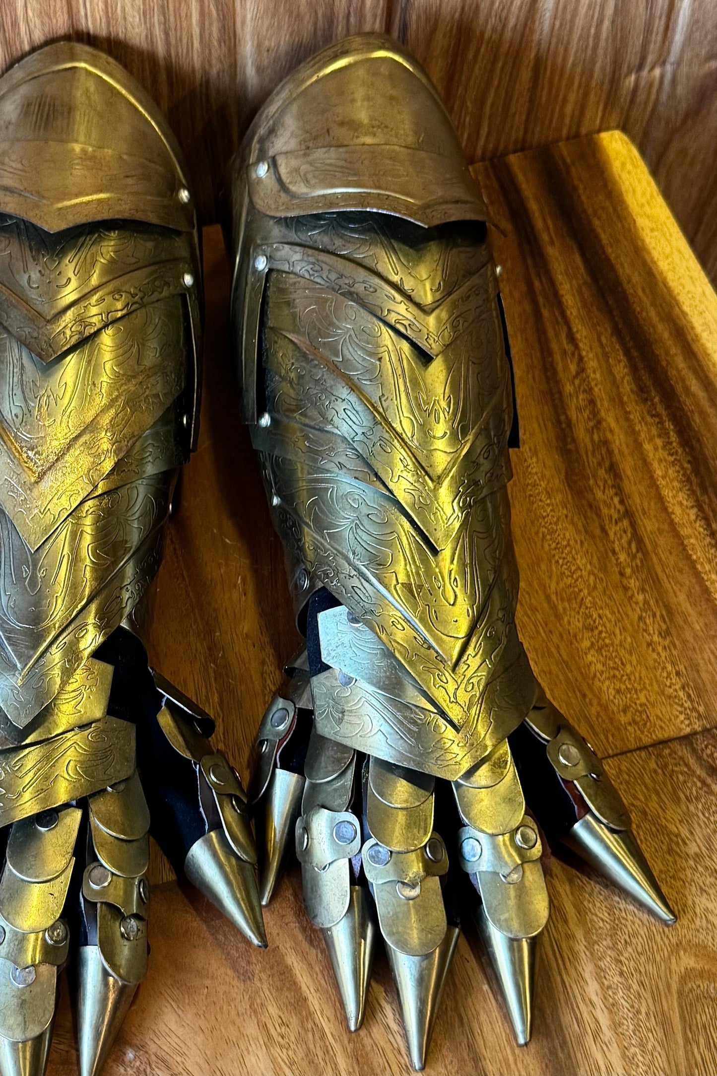 IGNOT GAUNTLETS
